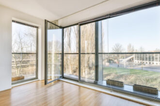 Pourquoi privilégier la menuiserie sur mesure pour rénover ou construire ?